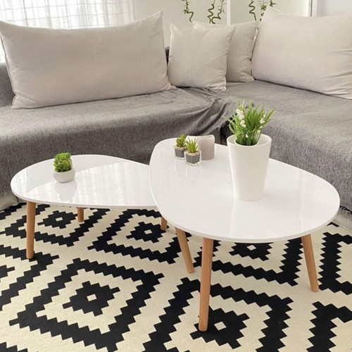 Coffee table set new with glossy lacquer surface and solid legs