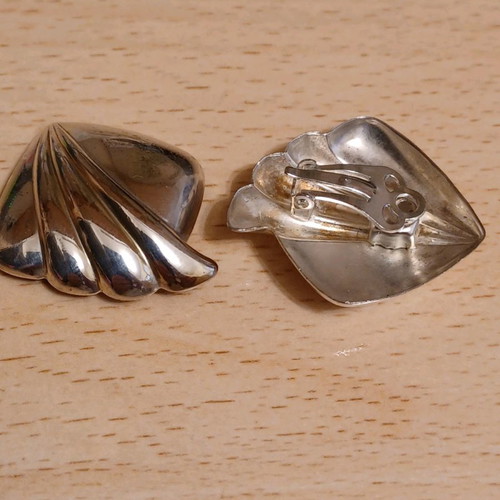 Vintage earrings with clips