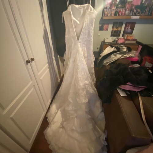 Vintage wedding dress like new with impressive train and crystals