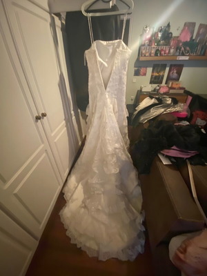 Vintage wedding dress like new with impressive train and crystals