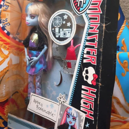Monster High Abbey Bominable "Picture Day" doll like new, 2012, open box