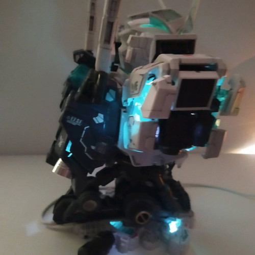 RX-0 Unicorn Gundam Bust 1/35 like new, assembled with LED lighting