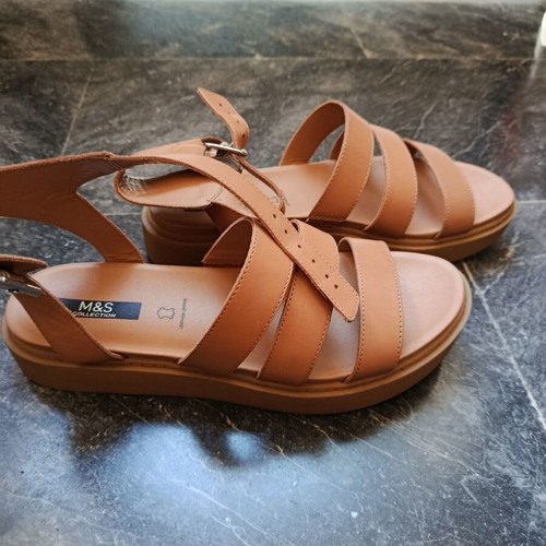 Γυναικεία δερμάτινα πέδιλα Marks & Spencer καινούργια, μέγεθος 41