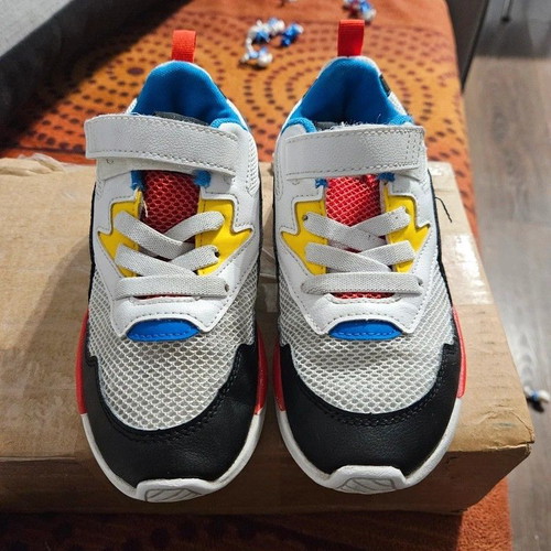 Puma athletic shoes size 32 like new, white and blue