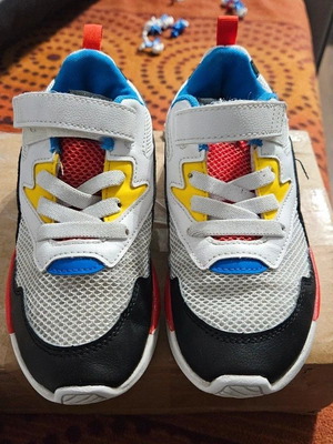 Puma athletic shoes size 32 like new, white and blue