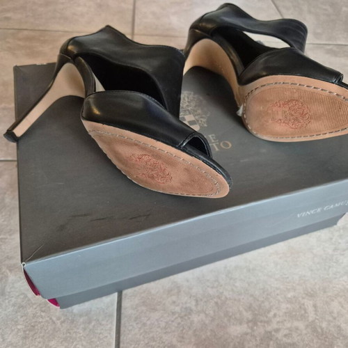 Vince Camuto Peep Toe Sandals like new, size 37, black
