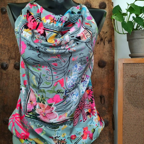 Floral top with crisscross straps Y2k style like new, multicolor