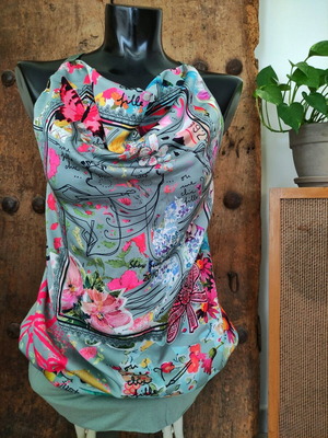 Floral top with crisscross straps Y2k style like new, multicolor