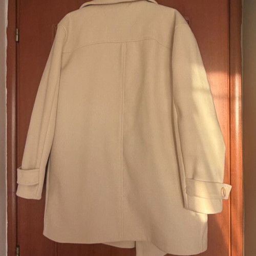 Coat in cream color like new