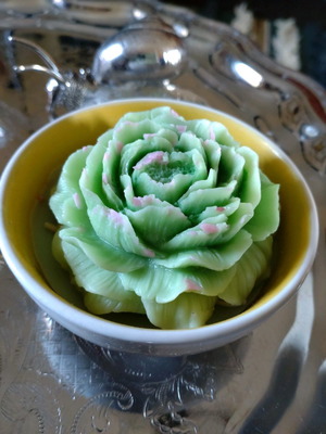 Κερί σόγιας χειροποίητο σε πορσελάνινο μπωλ με 20 αρώματα και χρώματα