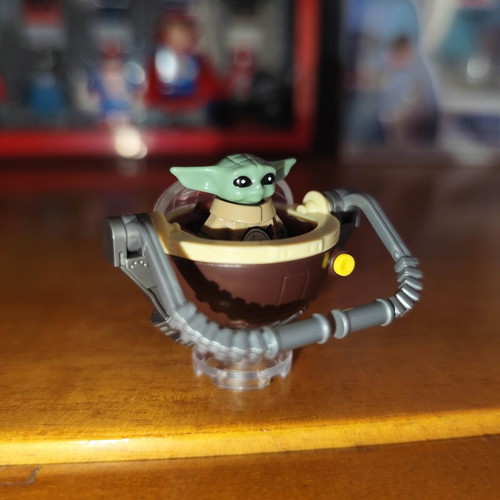 Grogu Baby Yoda Mandalorian Armor figure like new with cradle