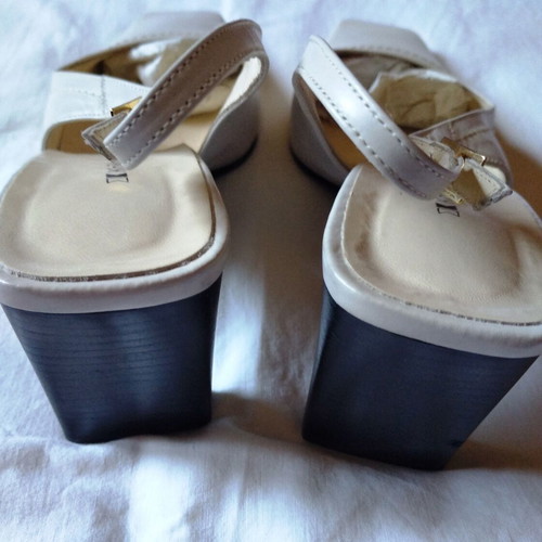Kalogiou leather pumps new, ecru color, size 39-40