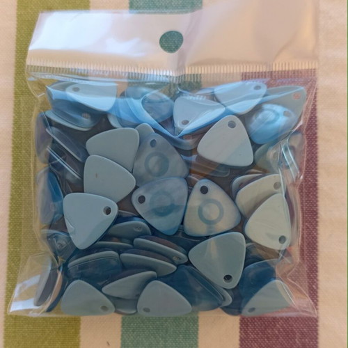Acrylic triangular beads in 7 colors, pack of 120, new