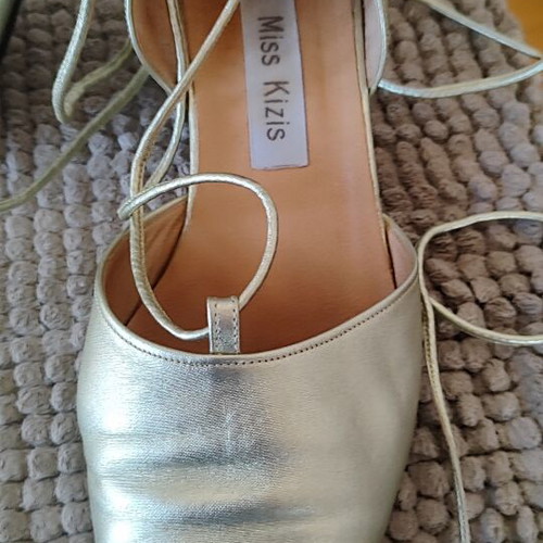 Vintage Miss Kizis Gold Leather Lace-Up Shoes size 39 like new