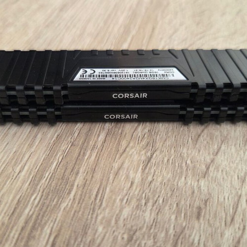 Corsair Vengeance LPX DDR4 16GB RAM modules like new, 2400MHz