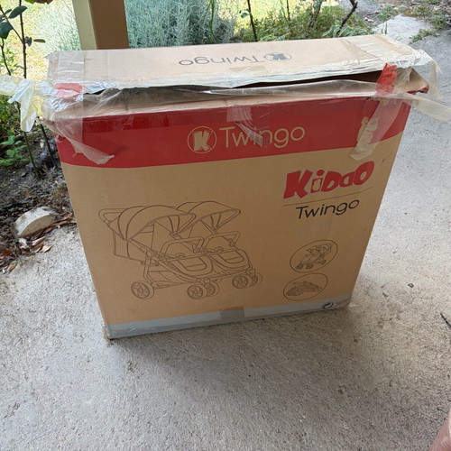 Kiddo Twin Stroller like new with accessories