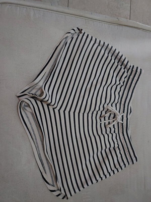 Shorts H&M μέγεθος M μαύρο και άσπρο σαν καινούργιο