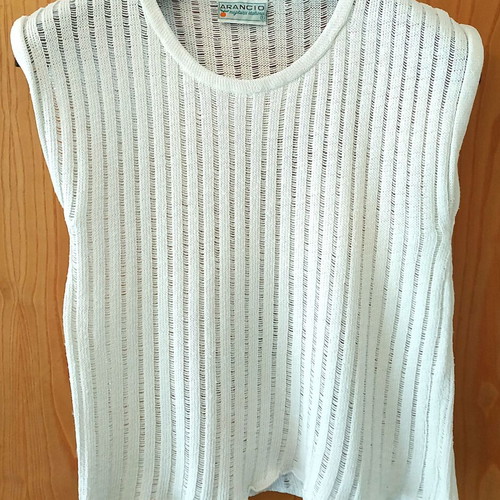 Women's knitted sleeveless top used, size Small, white