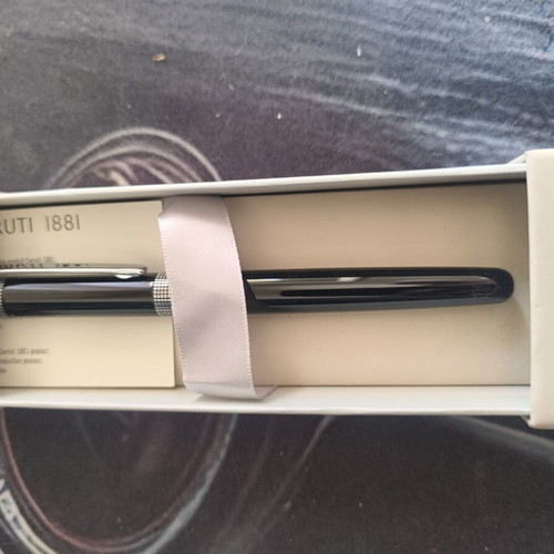 Cerruti 1881 Heritage Black fountain pen new with ink