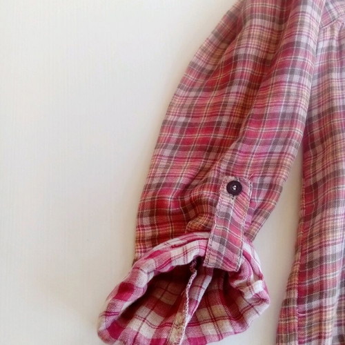 Women’s shirt size large like new, red
