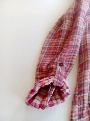 Women’s shirt size large like new, red