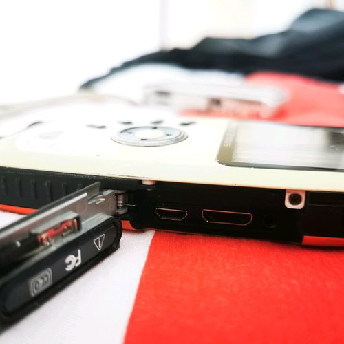 Kodak Playsport Full HD video camera like new with card and case