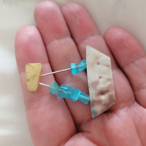 Boat brooch 4 cm with beads