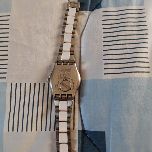 Swatch ρολόι γυναικείο άσπρο και γκρι σαν καινούργιο, θέλει μπαταρία
