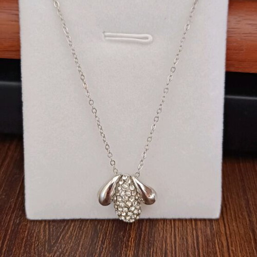 Necklace like new with unique shape