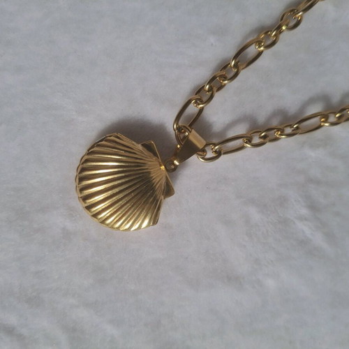 Coquette gold stainless steel necklace like new with shell pendant