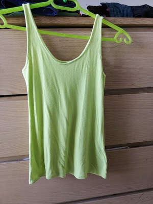 Sleeveless top S/M in excellent condition, green and yellow
