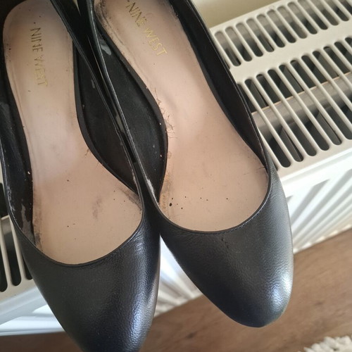 Nine West black leather pumps like new with gold studs, size 37.5