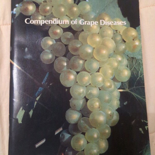 Compedium of Grape Diseases book like new