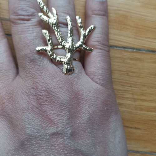 Bracelet and ring set with gold coral like new