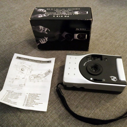 Collectible Kodak camera set used, 3 generations with gift