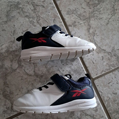 Reebok kids' athletic shoes size 24.5 used with box and stain