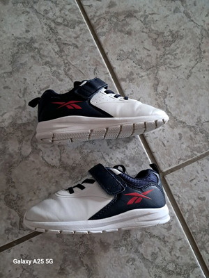 Reebok kids' athletic shoes size 24.5 used with box and stain