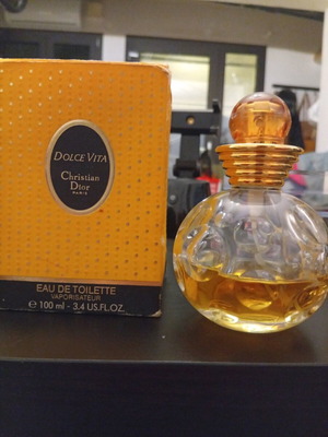 Christian Dior, Dolge Vita, πάνω απ' την μέση , μυρίζει υπέροχα