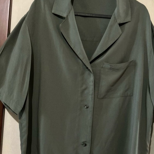 Dirty Laundry green shirt, size M