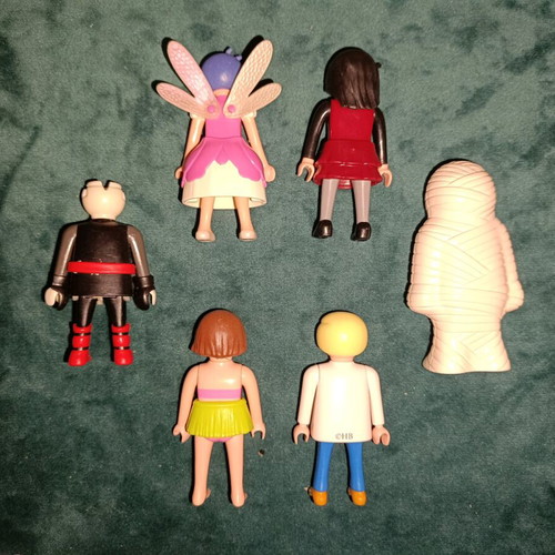 Playmobil figures used, pack of 6 unique