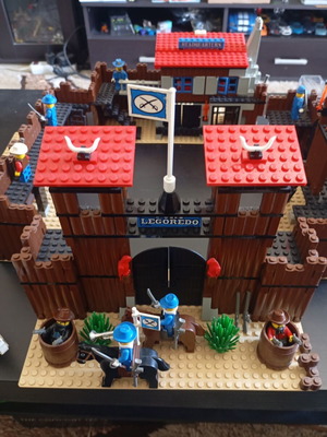 Lego Fort Legoredo 6769 complete with instructions like new