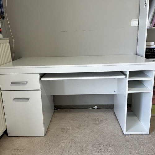 Desk like new, ideal for work and computer use