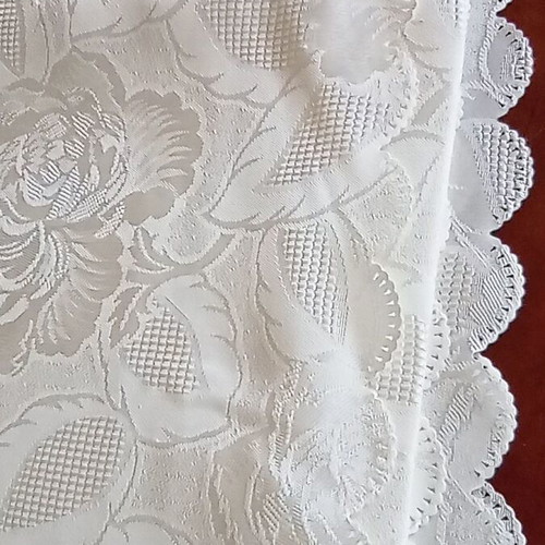 Tablecloth 140x184 cm with embossed floral design like new