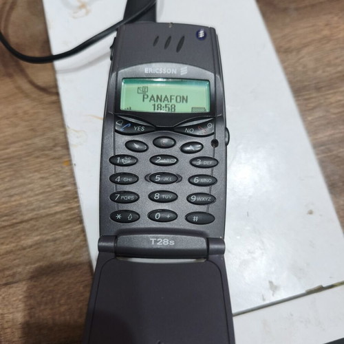 Ericsson T28s Vintage Cell Phone like new, fully functional