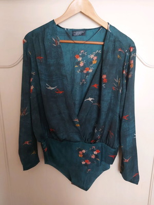 Zara green shirt bodysuit like new, size L