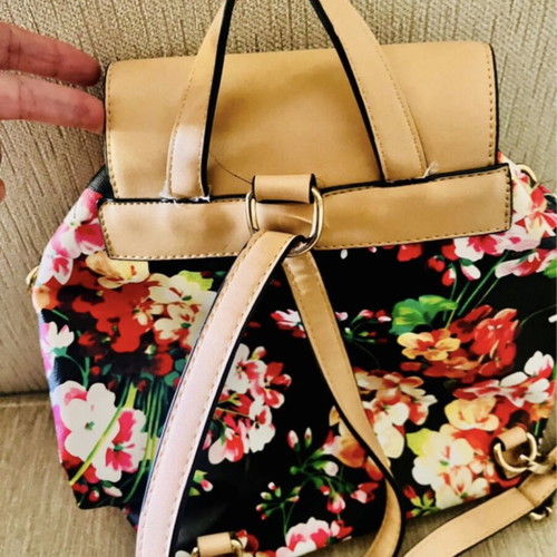 Fullah Sugah floral backpack with beige flap