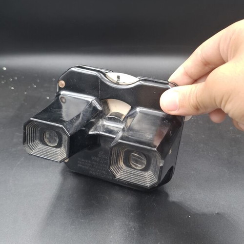 View-Master stereoscope used with cards by Sawyer Inc.
