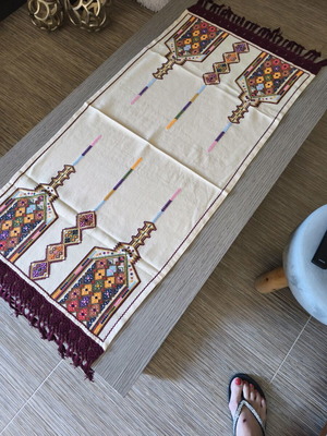 Handmade table runner with two napkins like new