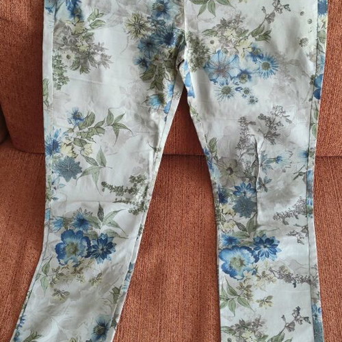 Zoya women's summer pants like new, multicolor, size S