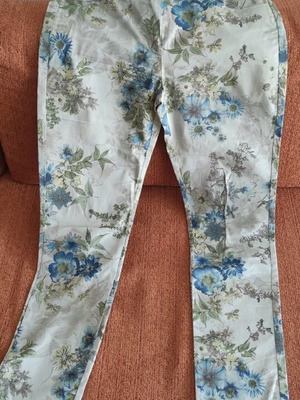 Zoya women's summer pants like new, multicolor, size S